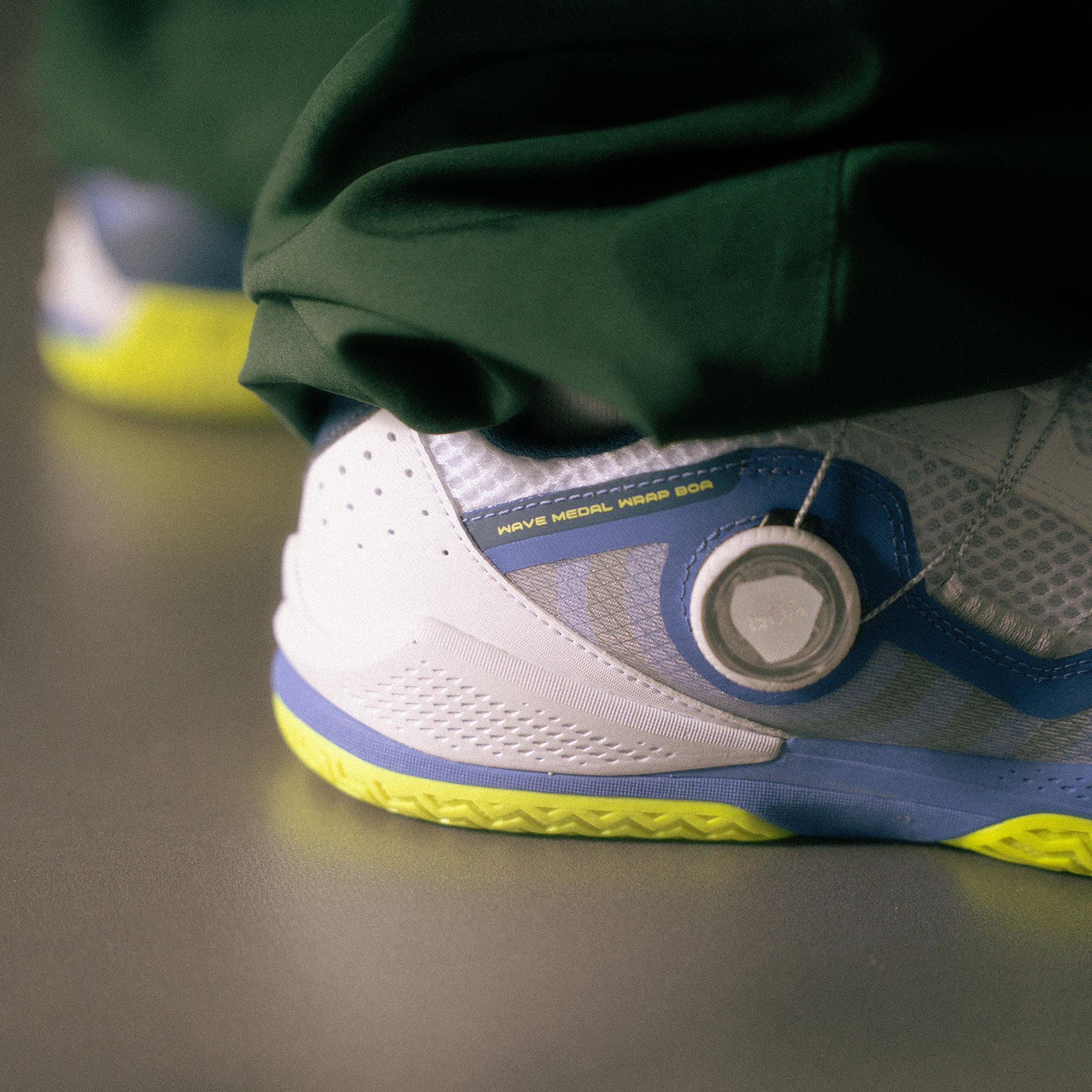 UNISEX WAVE MEDAL WRAP BOA | Mizuno HK Online